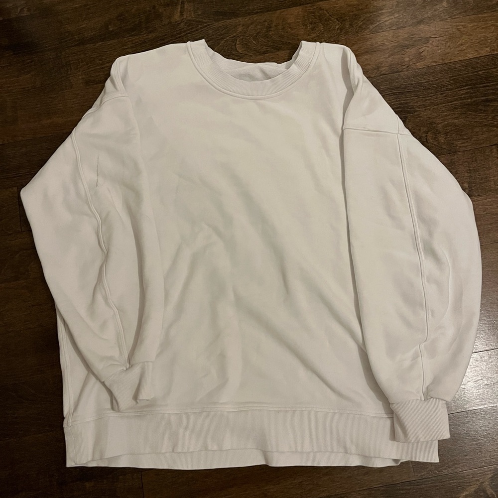 White lululemon crewneck size 4-8 dont know for sure